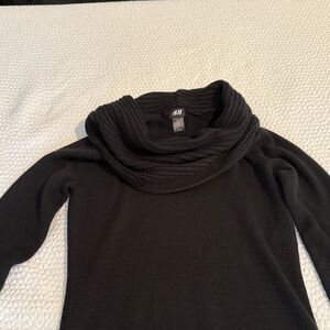 H&M Elegant Black Long Turtleneck Sweater.. can be worn with leggings or dress